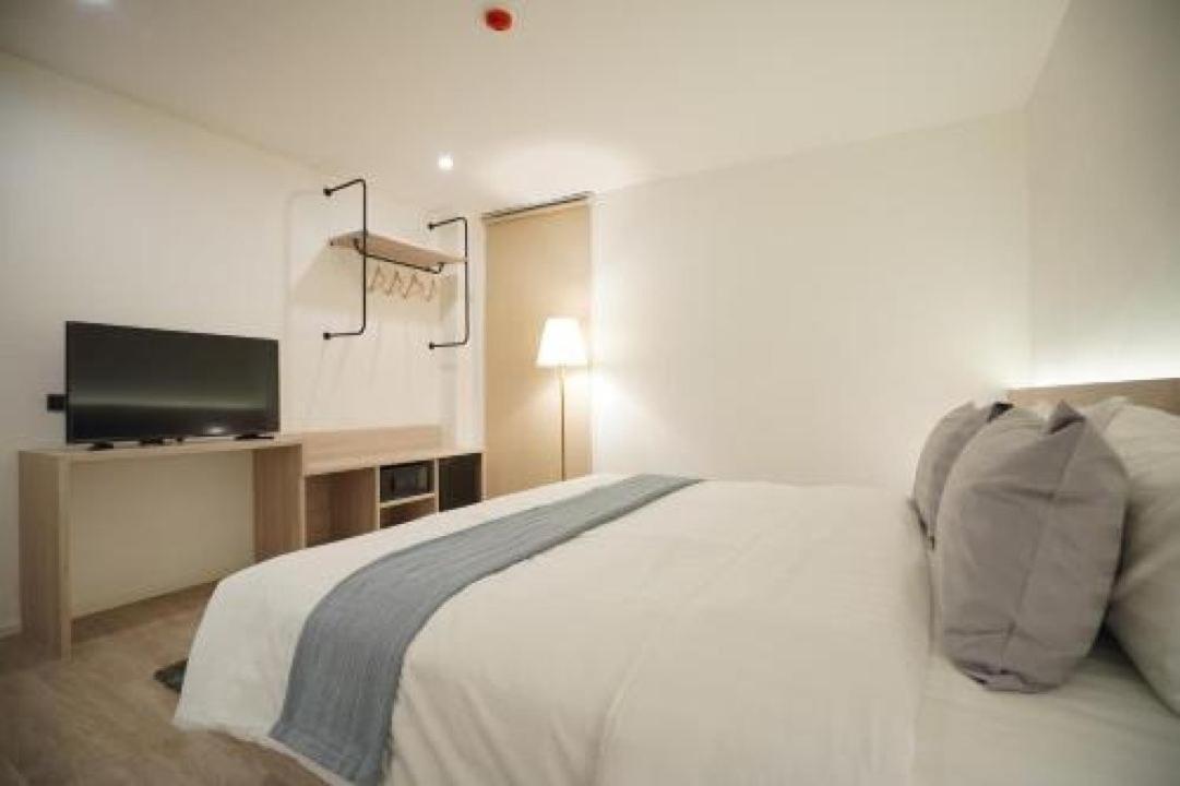 E11 Hotel - Bts Punnawithi Bangkok Dış mekan fotoğraf